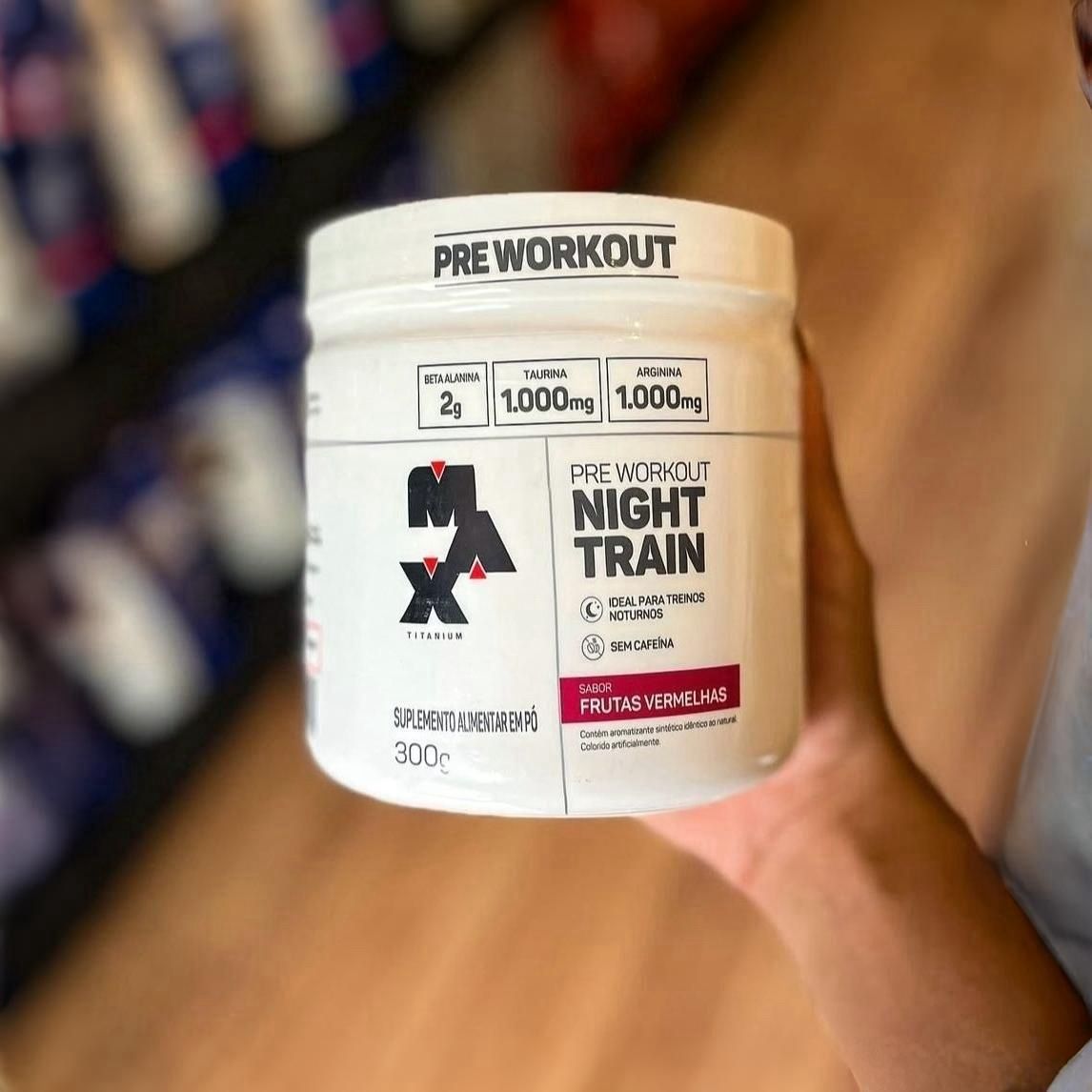 Suplemento Pó Pré Treino Max Titanium Night Train Pote 300gr Sabor Frutas Vermelhas