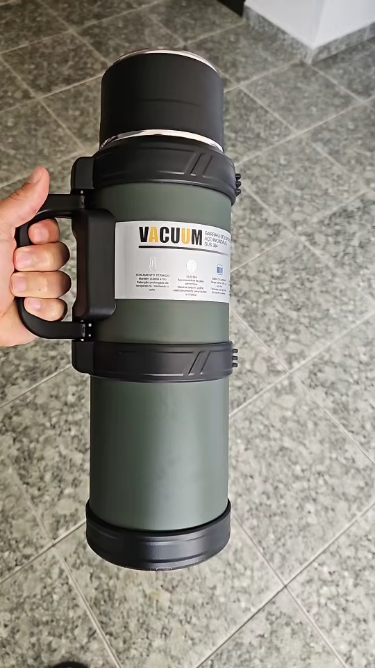 Garrafa Térmica de Água Camada Dupla Vácuo Aço Inoxidável，Capacidade extragrande Garrafa de Água Isolada para Uso Externo 2.4L