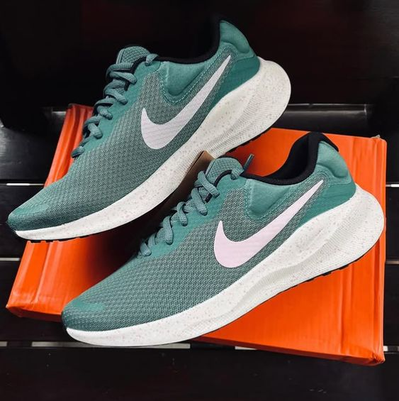 Tênis Nike Revolution 7 Feminino