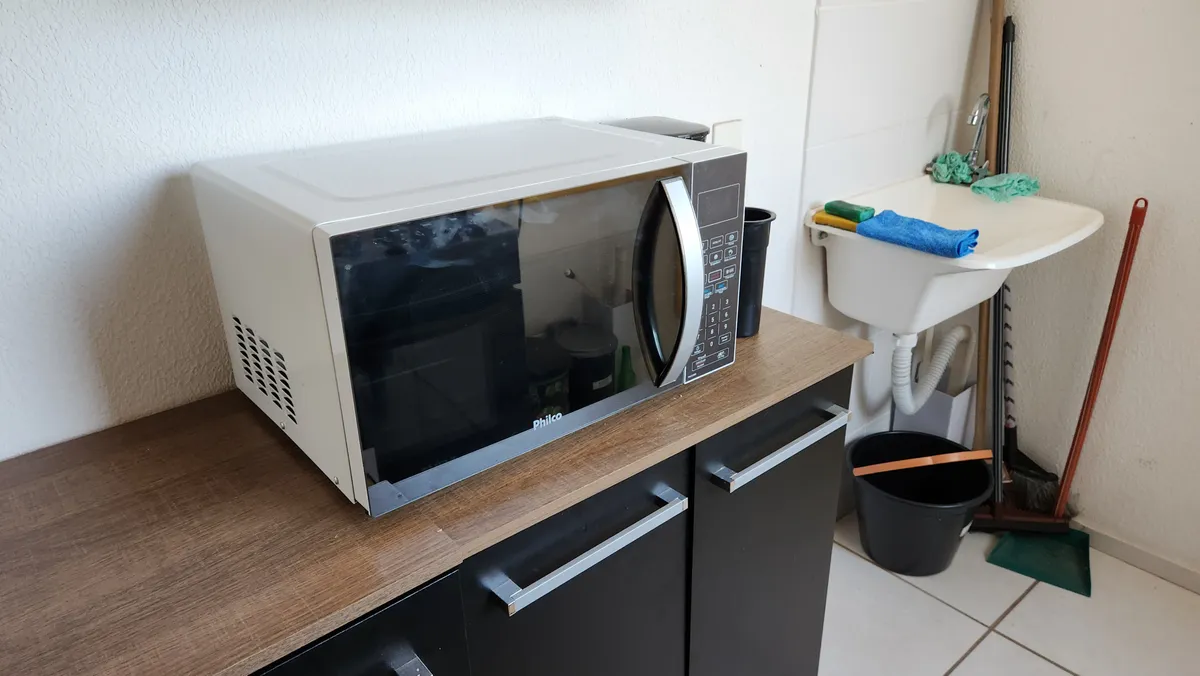 Microondas Philco PMO28 prata 28L 127V